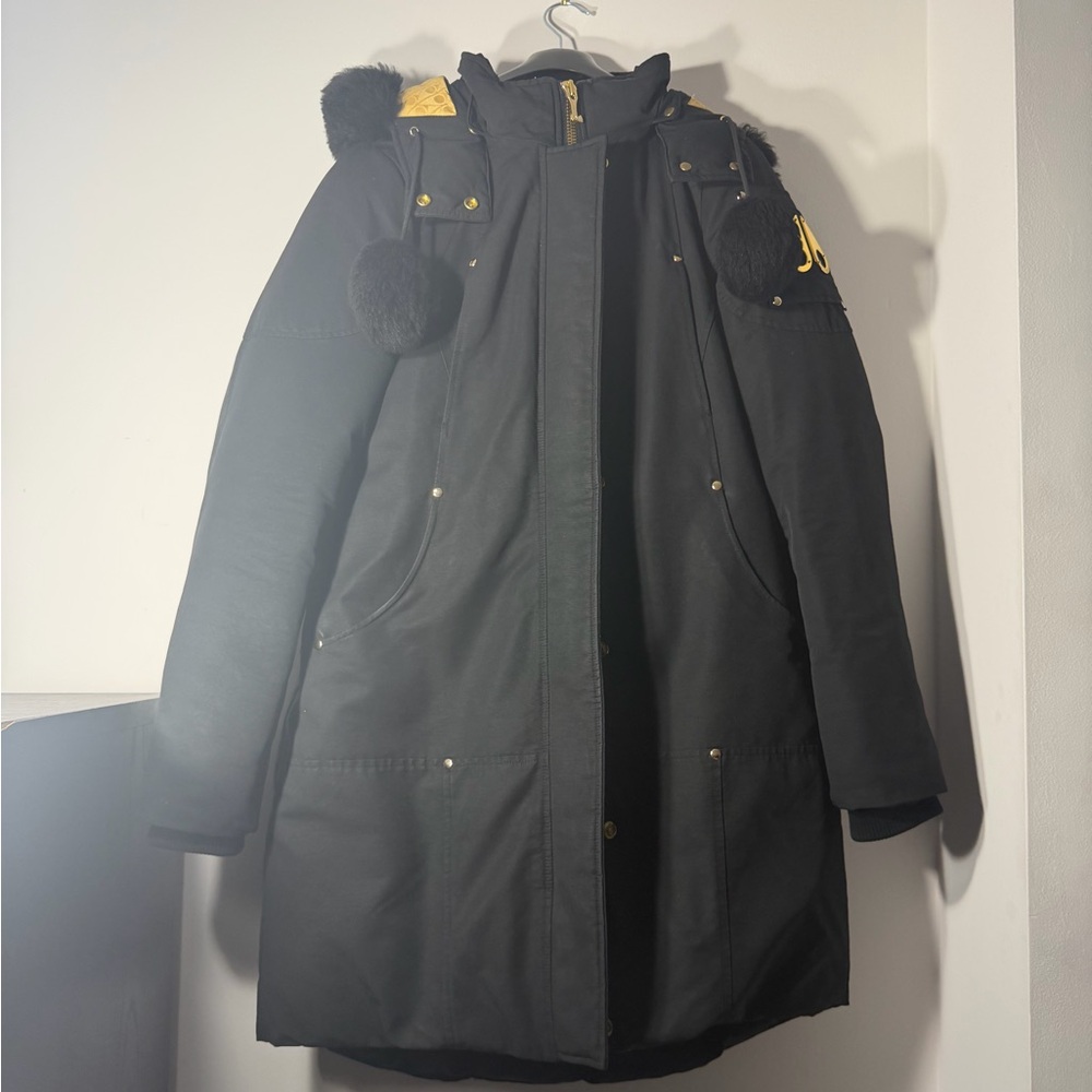 MOOSE KNUCKLES- GOLD SERIES STIRLING SHEARLING TRIM PARKA